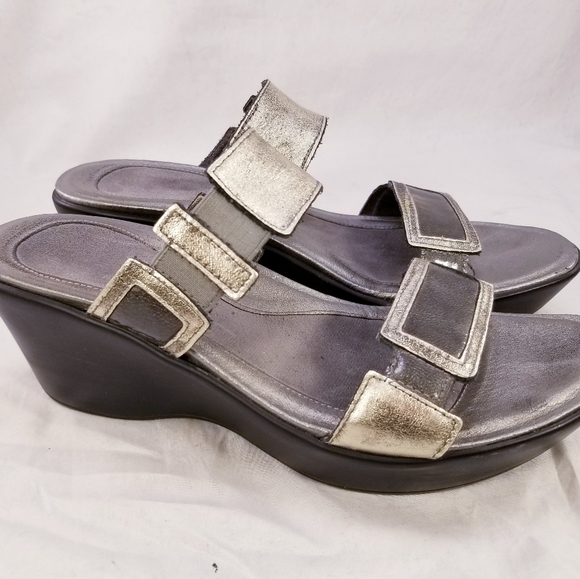 NAOT FOOTWEAR ANTIQUE GOLD LEATHER SLIDES SANDALS WOMEN SIZE 40/9 - Picture 9 of 10